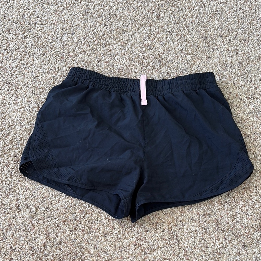 women’s black athletic shorts